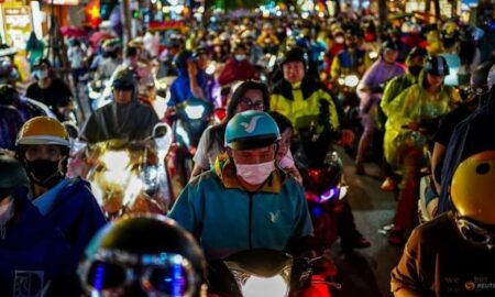 بازنگری در طرح ممنوعیت موتورسیکلت‌های بنزینی در هانوی همزمان با سفر نخست‌وزیر ژاپن