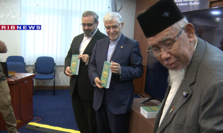 رونمایی از ترجمه انگلیسی کتاب «آینده‌نگاری رهبر ایران» در مالزی