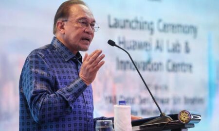 نخست‌وزیر مالزی هشدار داد که هوش مصنوعی و شرکت‌های بزرگ فناوری ممکن است به ابزاری برای اعمال نفوذ و سلطه ژئوپلیتیکی غرب تبدیل شوند.