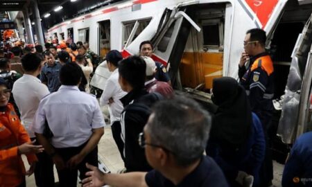 در پی برخورد قطار در نزدیکی پایتخت اندونزی، جاکارتا، شمار قربانیان این حادثه به ۱۴ کشته و ۸۴ زخمی افزایش یافته است. این سانحه اواخر روز دوشنبه در منطقه بکاسی در حومه جاکارتا رخ داد.