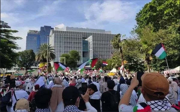 اعتراض در جاکارتا مقابل سفارت آمریکا در پی کشته شدن صلح‌بانان اندونزی