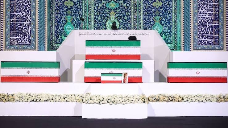 ادای احترام به رهبر شهید انقلاب