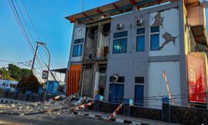 زلزله ۷.۷ ریشتری در اندونزی؛ هشدار سونامی و تخلیه صدها نفر