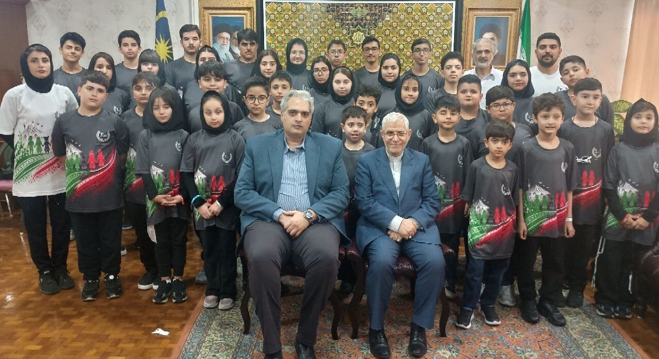 میزبانی سفارت ایران از تیم دانش‌آموزی رباتیک در مالزی